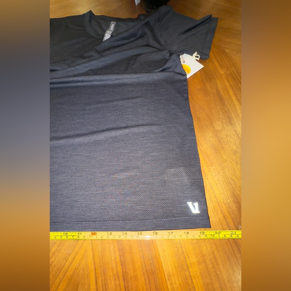VUORI Dark Short Sleeve Tee Athletic Style - Picture 8 of 11